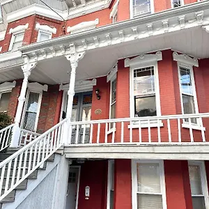 Classical Isbills Row House Close To Nyc Apartment