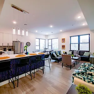 Vast Fully Furnished 2-bed Close To Nyc Apartment